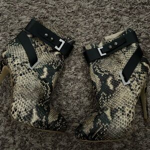 Guess Cream and Black Ankle Booties with Snakeskin Pattern